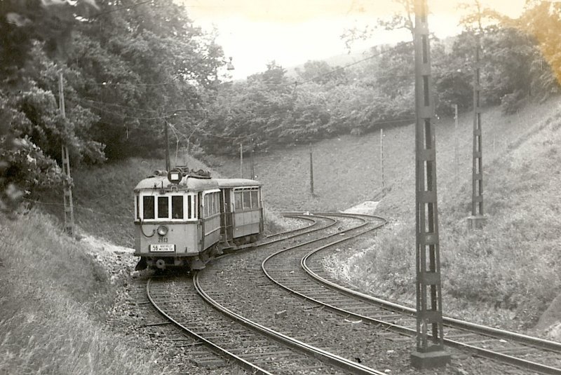 Budapest - FVV - Am 21/05/1961, der alte TW 2913 mit BW ist fast am Ende der Linie 56, wo ich dann die Pionnierbahn genommen habe !  