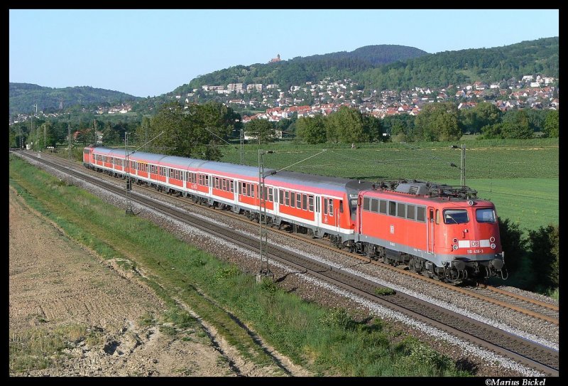Bgelfalte vorne und hinten. Diese kuriose Reihung war am 2.5.2007 als RB 15468 von Heidelberg nach Frankfurt unterwegs. Hinten hing die abgegelte Bgelfalte 110 436 