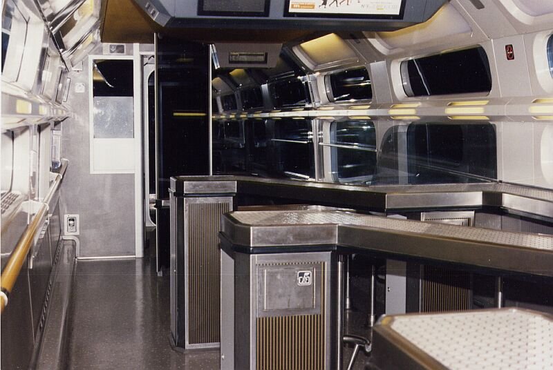 Buffet-Wagen im TGV Duplex 209, aufgenommen im Mrz 1998 in Paris Gare-de-Lyon.
