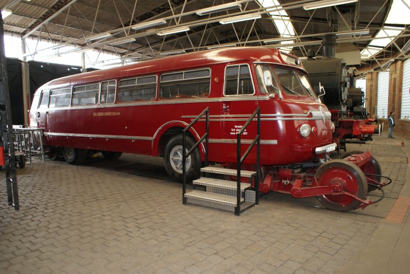 Bundesbahn Schienen-Stra�en-Bus Nr.29003 in Dahlhausen,im Mai 2009.
