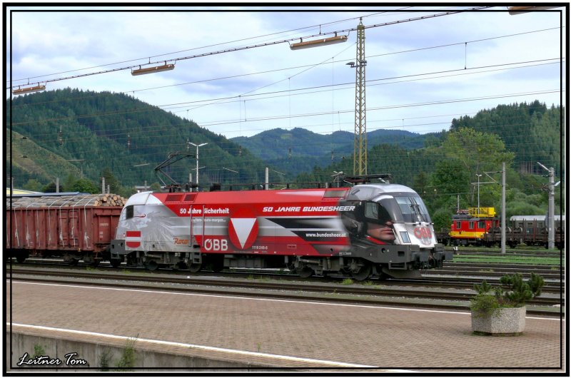Bundesheer Taurus 1116-246 fhrt mit einem Holzzug in den Bahnhof Knittelfeld ein.
18.08.2007