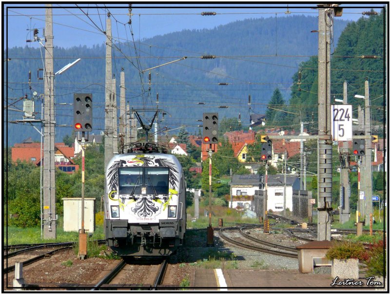 Bundesheer Taurus 1116-246 fhrt mit einem Gterzug in den Bahnhof Knittelfeld ein.
25.08.2007
