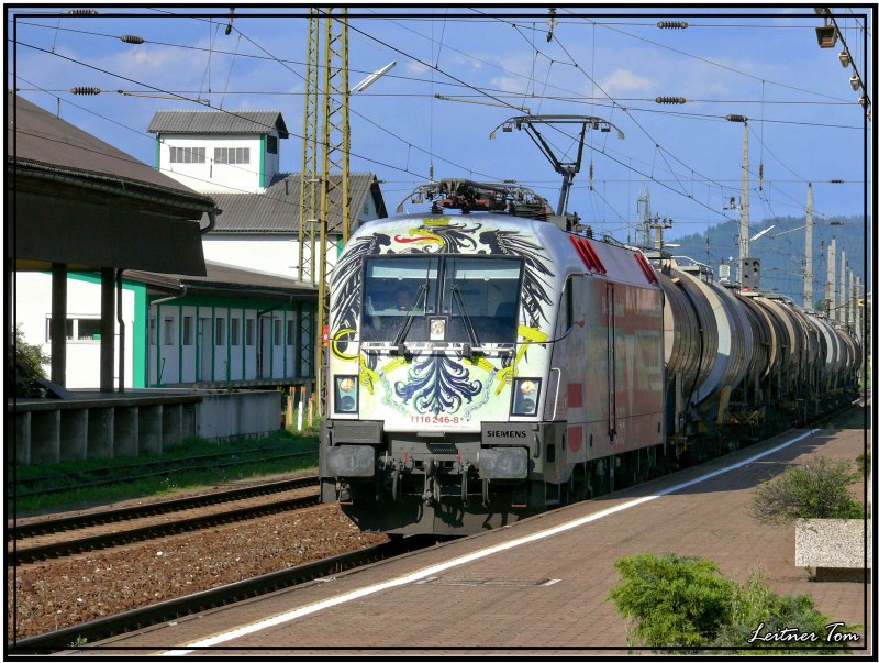 Bundesheer Taurus 1116-246 fhrt mit einem Gterzug in den Bahnhof Knittelfeld ein.
25.08.2007