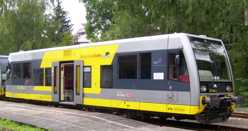 Burgenlandbahn 642 902-4 im Bahnhof Freyburg (Unstrut); 08.09.2007