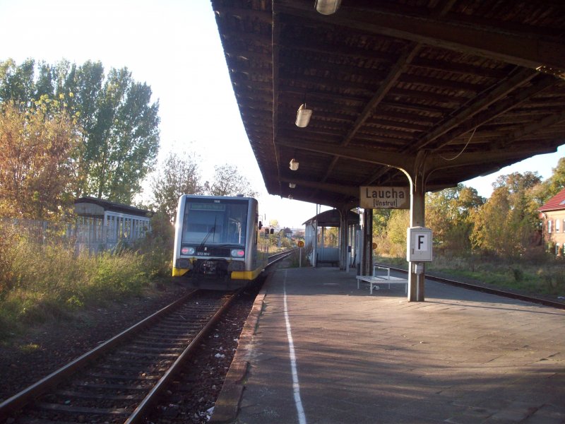 Burgenlandbahn Richtung Nebra. Neue Bahn und altes Schild.
Laucha(unstrut)25.10.09