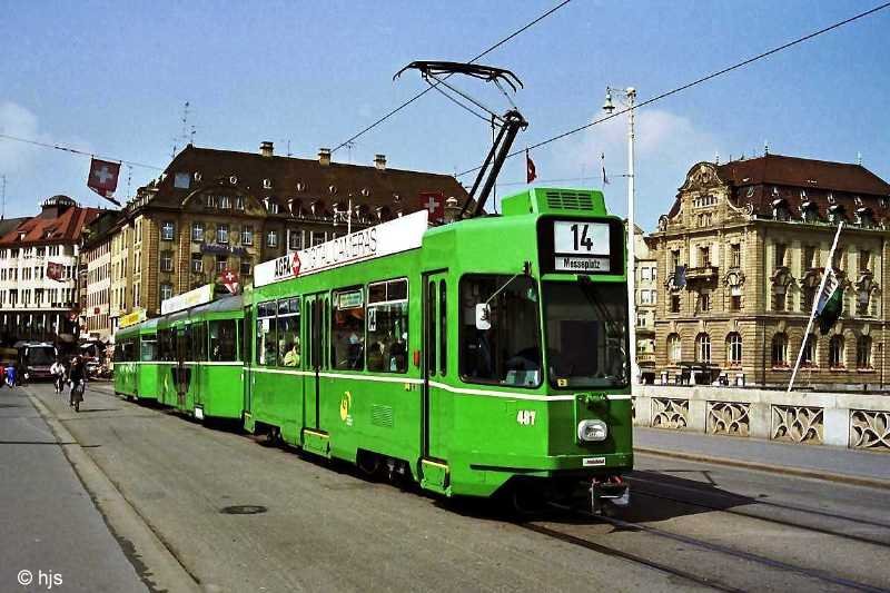 BVB Be 4/4 487 + B... + B... auf der Mittleren Brcke (9. Mai 2001)