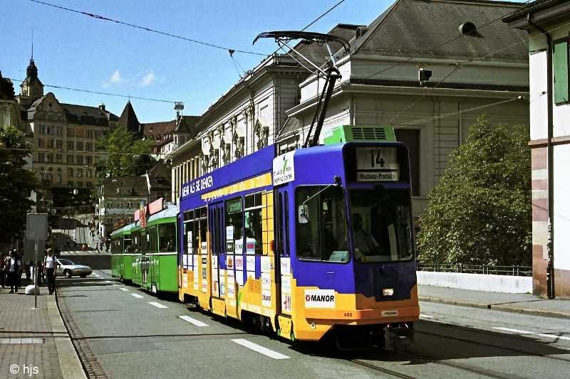 BVB Be 4/4 490 + B 1487 + B 1431 auf dem Steinenberg (20. August 2004).