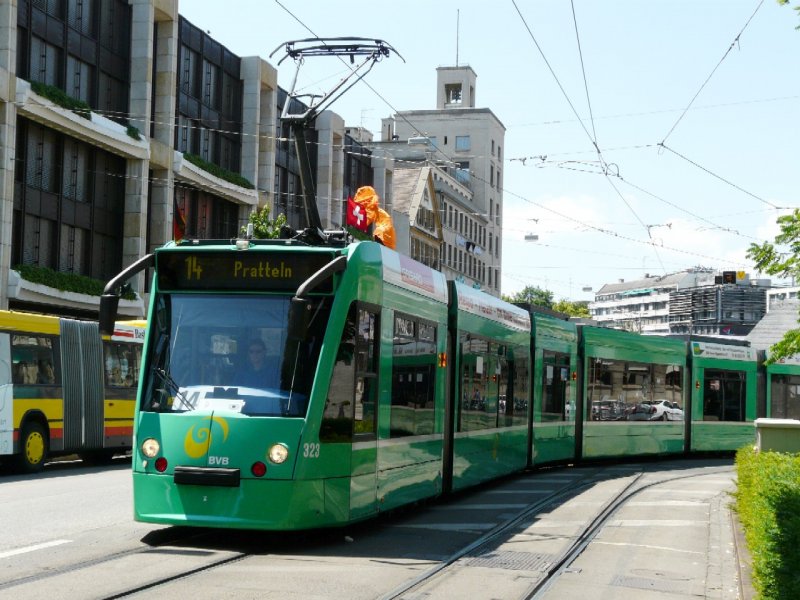 BVB Combino Tram Be 6/8 323 unterwegs auf der Linie 14 am 21.06.2008