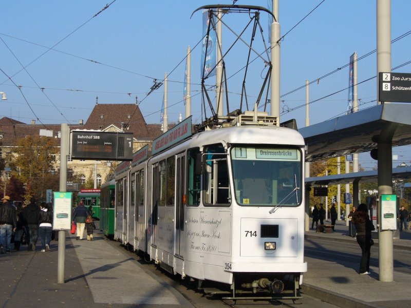 BVB - ehemaliges Berner Tram Be 8/8 714 unterwegs in Basel mit Vollwerbung unterwegs auf der Linie 1 als Be 8/8 354 am 03.11.2007