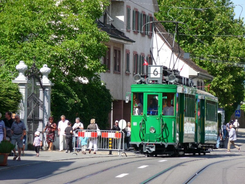 BVB - Oldtimer Tram Be 2/2 181 mit Tramanhnger B 1303 unterwegs in Riehen bei der 100 Jahr Feier der Linie 6  am 10.08.2008