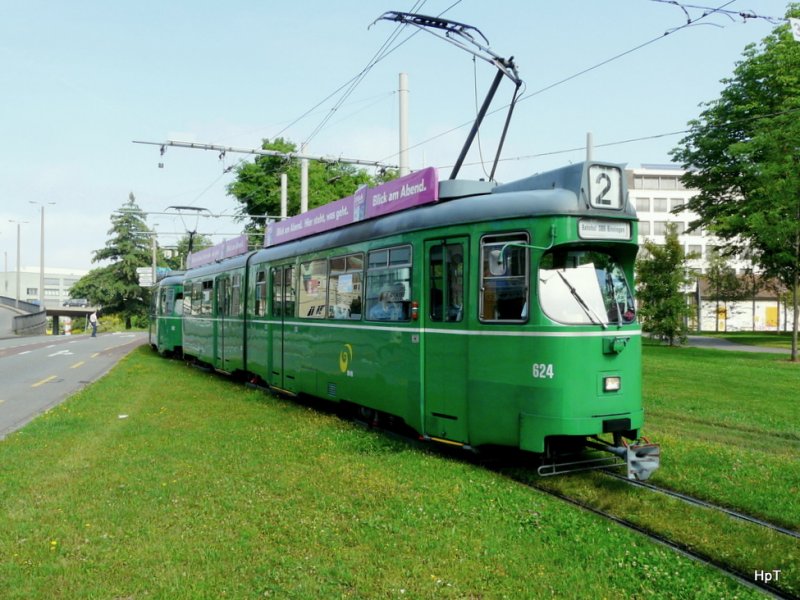 BVB - Tram Be 4/6 624 und ein weiterer Be 4/6 unterwegs auf der Linie 2 in der Stadt Basel am 28.06.2009