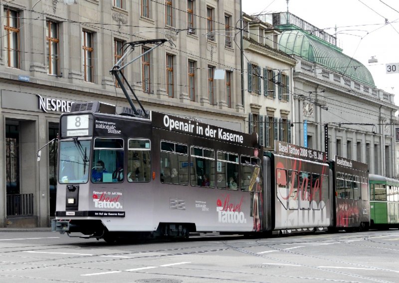 BVB - Tram  Be 4/8 671 mit Werbung unterwegs auf der Linie 8 am 15.03.2008