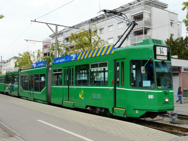 BVB - Tram Be 4/8 681 unterwegs auf der Linie 14 in Prattelen am 11.05.2009