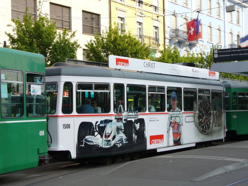 BVB - Tramanhnger mit Werbung fr eine Schweizer Uhrenmarke andere Seite mit Anderem Motiv bei der Haltestelle vor dem SBB Bahnhof von Basel am 29.04.2007