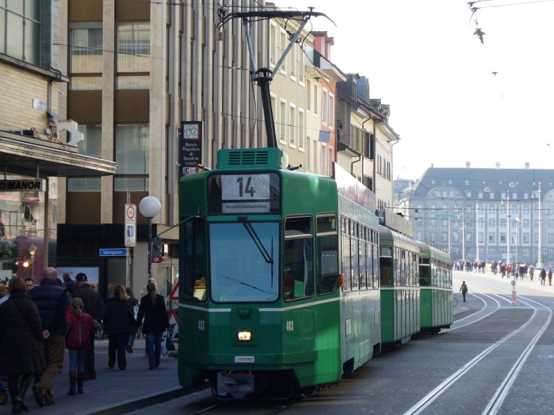 BVB - Triebwagen Be 4/4 483 mit 2 Beiwagen unterwegs in Basel auf der Linie 14 am 03.11.2007