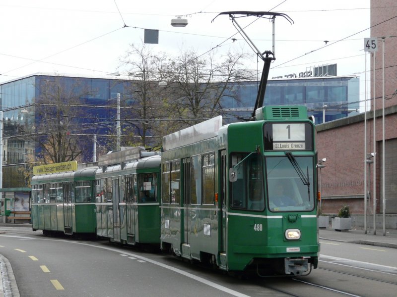 BVB - Triebwagen Be 4/4 480 und zwei Anhnger unterwegs auf der Linie 1 in Basel am 22.11.2008