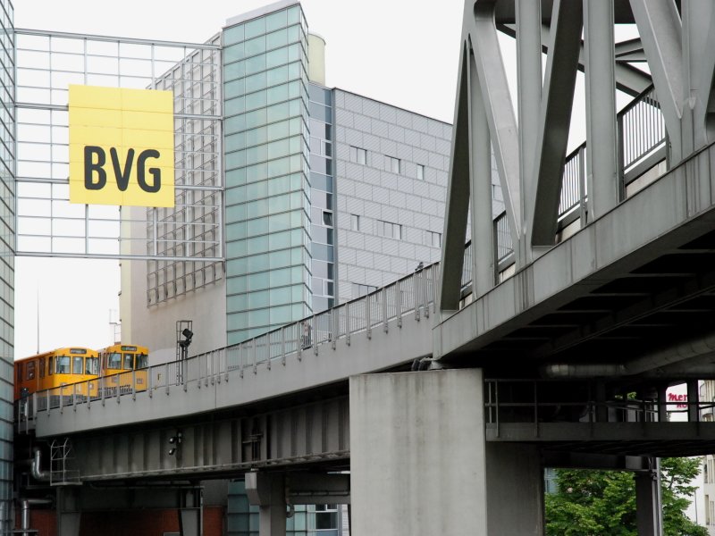 BVG Baureihe F Aufgenommen Auf Der ltesten U-Bahn Linie1 Zwischen Mckernbrcke Und Gleisdreieck 02.06.07