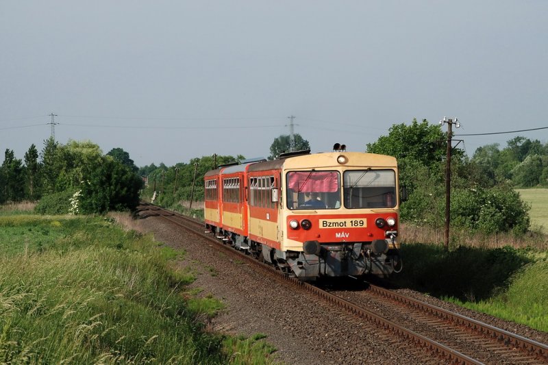 Bzmot 189 mit dem 39213 vor Zalaszentivan (23.05.2007)