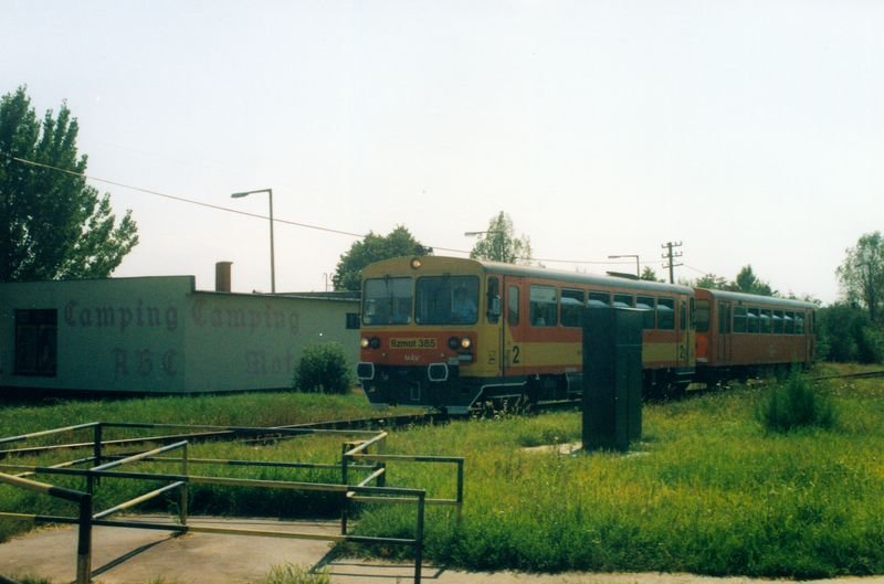 Bzmot 385 der MAV unterwegs bei Szulnok (08.1999) Scan von Bild.