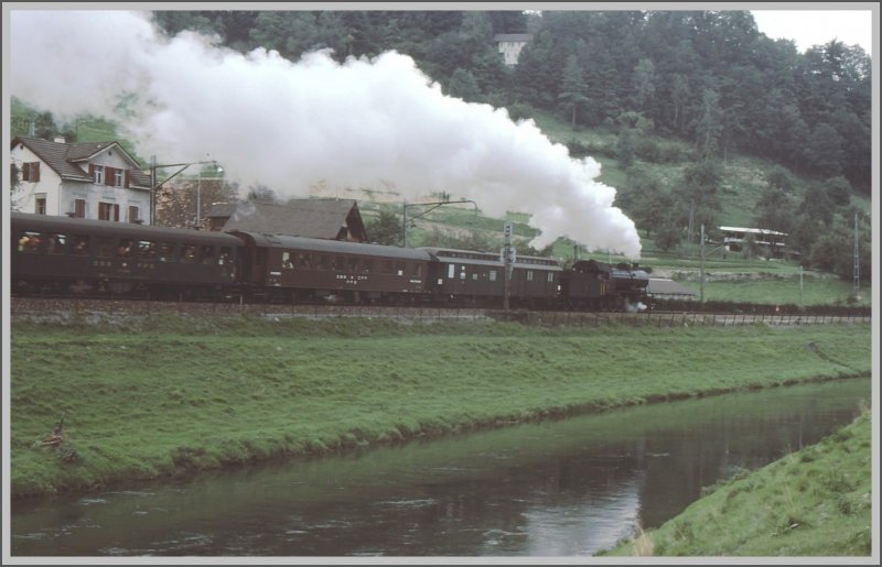 C 5/6 2676 mit ihrem Jubilumszug dampft St.Margrethen entgegen. (Archiv 09/77)