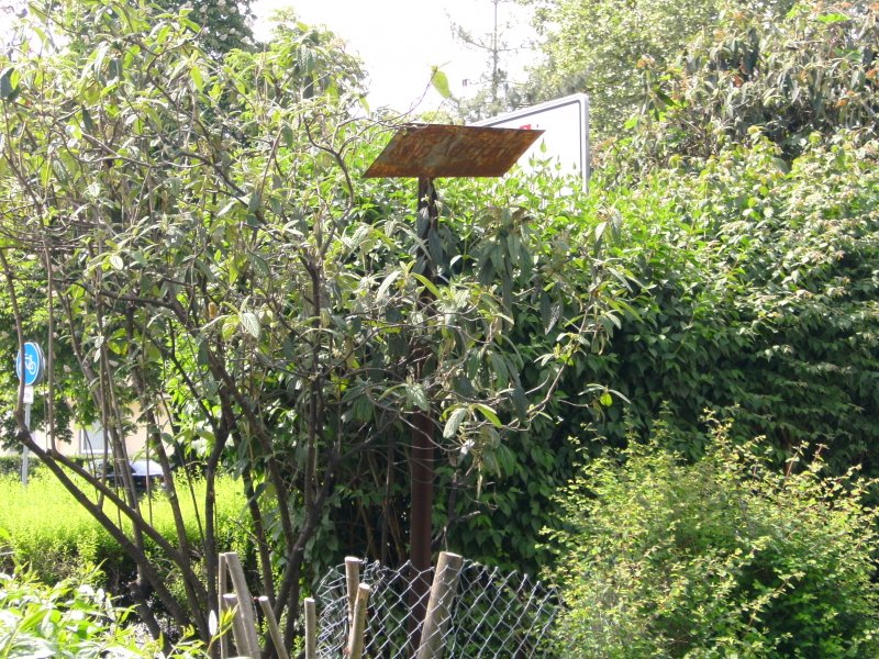 Ca. 40 jahre altes Schild im Bahnhof Breisach am 10.05.2009.