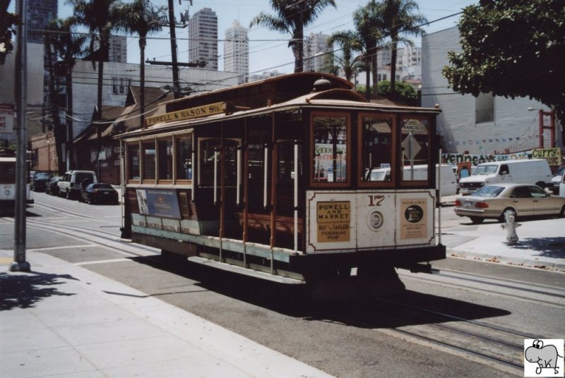 Cable Car Wagen #17 wartet kurz vor dem Wendepunkt an der Taylor Street (Powell and Mason Linie) auf seinen nchsten Einsatz. Die Aufnahme entstand am 26. Juli 2006.