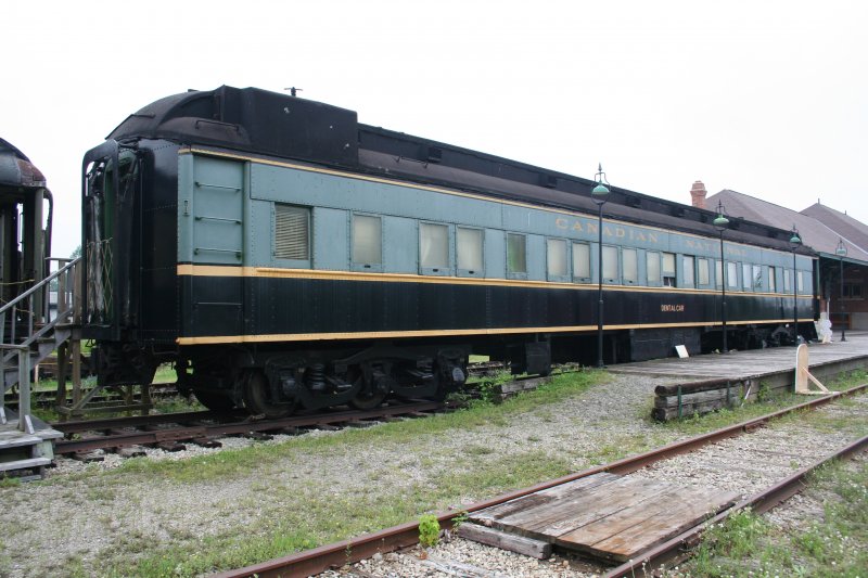 Canadian National Railway (CNR) Dental Car No.15095 (Barney and Smith of Dayton,1913)ehemals Schlafwagen  Camrose  No.1343  am 9.8.2009 in Smiths Falls.