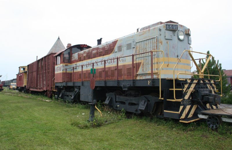Canadian Pacific Railway S3 #6591 (gebaut von Montreal Locomotive Works) am 9.8.2009 in Smiths Falls.