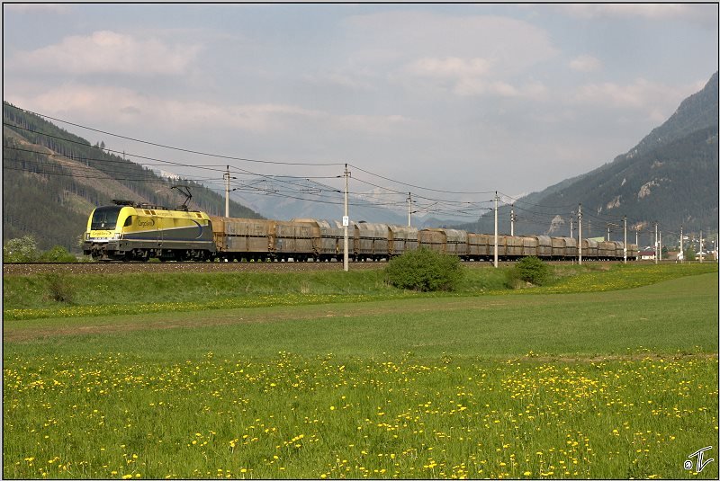 Cargoserv ES64U2-80 fhrt mit Stahlzug 93327 von Voest Alpine Linz nach Leoben Donawitz.
Seiz 3.5.2009