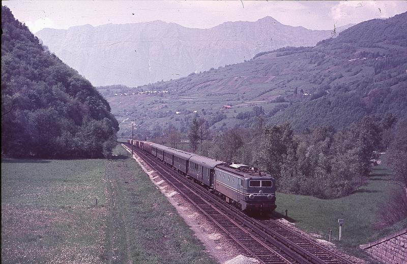 CC 7000 mit Rapide in Richtung Modane dort wird umgespannt auf Italienische E-Loks und weiter nach Turin