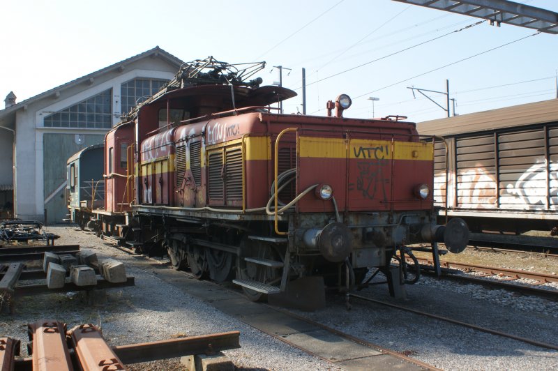 Ce 3/3 Ex PTT7 heute im Besitz von Swisstrain. Aufgenommen am 28.02.2009 in Payerne.