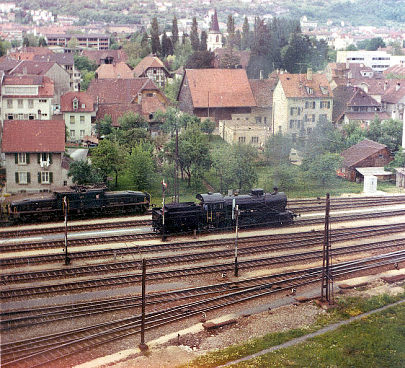 Ce 6/8 II und C 5/6 im RB Biel, zirka 1965 (Walter). Scan ab Papierbild