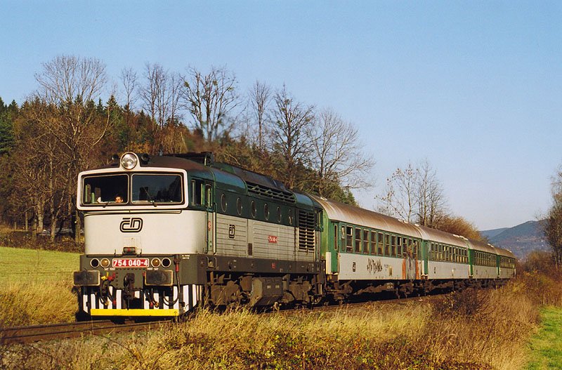 Celadna, 754 040-4 mit os.3120 Ostrava hl.n. - Frydlant pod Radhostem ( 16.11.2006 )