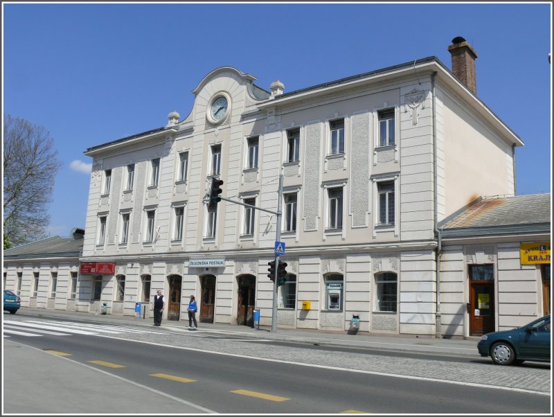 Celje zwischen Maribor und Zidani Most hat neben vielen alten Palsten auch einen sehr schnen Bahnhof. (14.05.2008)