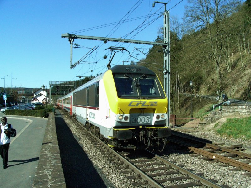 CFL-3003 mit IR unterwegs nach Luxemburg.
15.04.07
Clervaux-Clerf 