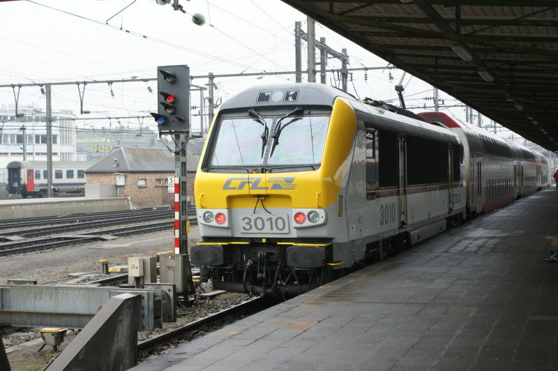 CFL 3010 mit dem Regionalzug nach Arlon aufgenommen am 17.01.2009 im Bahnhof Luxemburg.