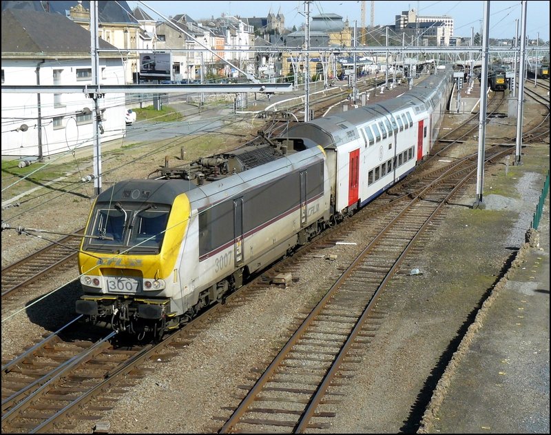 CFL E-Lok 3007 mit SNCB Dostos verlsst den Bahnhof von Arlon in Richtung Bruxelles Midi am 27.04.08.