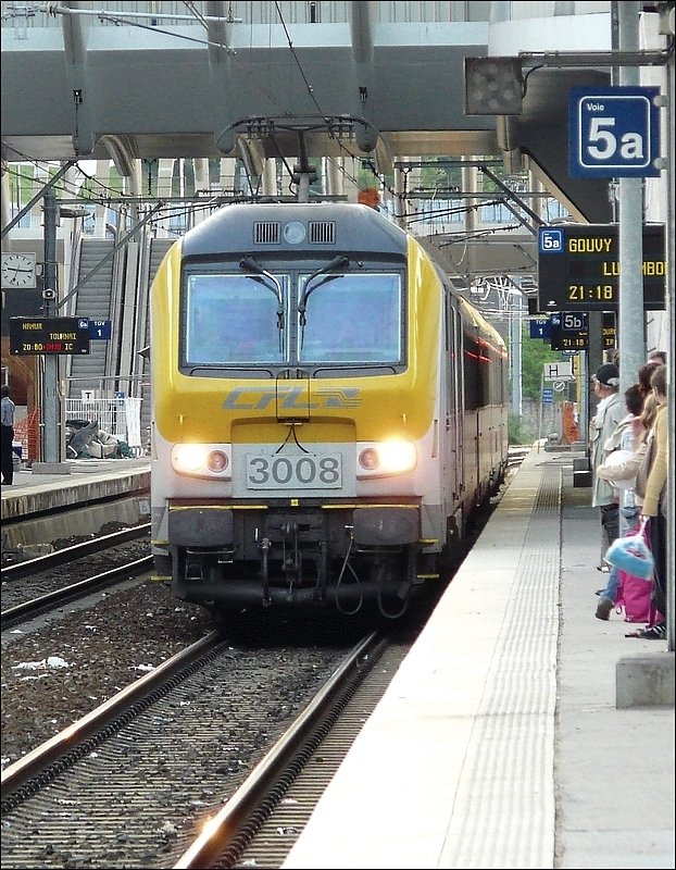 CFL E-Lok 3008 kommt aus Liers und fhrt am 28.06.08 in den Bahnhof Lige Guillemins ein, um 2 Minuten spter ihre Reise nach Luxemburg via Gouvy fortzusetzen. Viel Zeit frs Foto bleibt da nicht! (Jeanny)