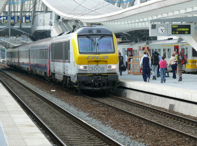 CFL-Lok 3008 im Bhf Lige-Guillemins kurz vor der Abfahrt in Richtung Luxemburg. Aufgenommen am 01/05/2009.
