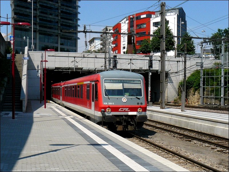 CFL Triebzug 628/928 506-5 kommt am 08.06.08 aus Ettelbrck und fhrt in den Bahnhof von Luxemburg ein.