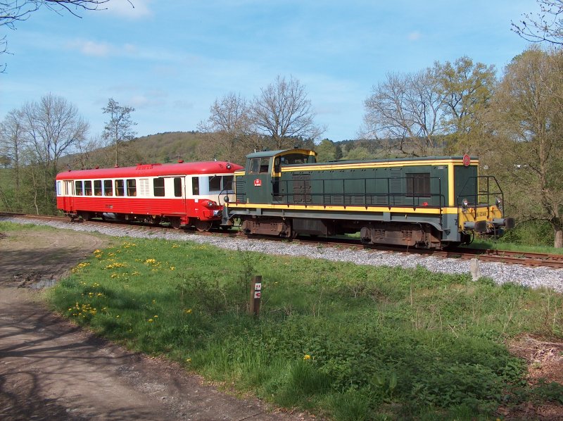 Chemin de Fer  Vapeur des 3 Valles. (Belgien)
BB63149 + eine halbe X4300 (hier: X4367).
Zwischen Mariembourg (Heimat Bf) un Treignes (Werksttte).