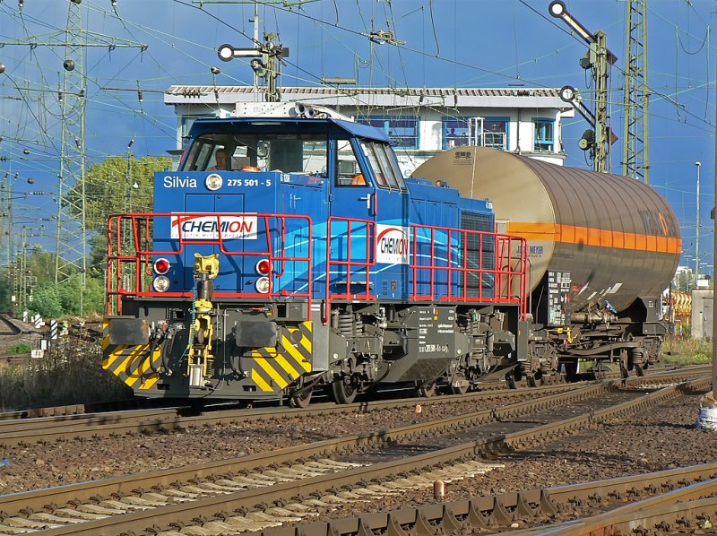 Chemions  Silvia  verlsst den Gbf. Kln Gremberg mit einem seeeehr kurzen Kesselzug . 