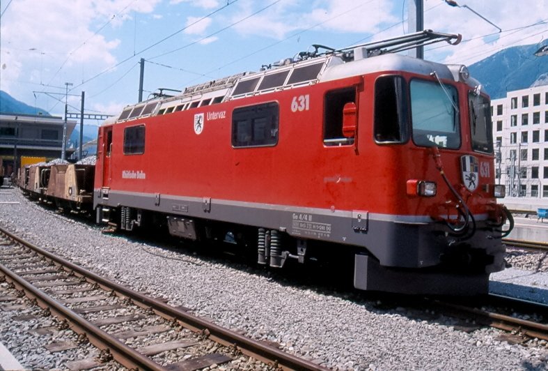 Chur, 30.07.2008. Ge 4/4 II 631 Untervaz mit Bauzug im Bahnhof