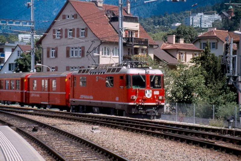 Chur, 30.07.2008. Ge 4/4 II 618 rangiert im Bahnhofsvorfeld ihren Zug nach Arosa