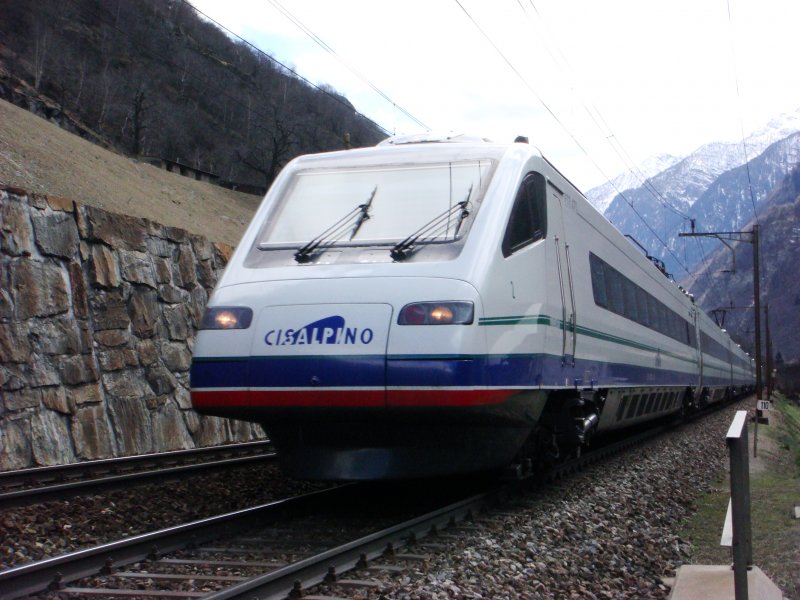 CIS ETR 470 unterwegs in den Norden unterhalb von Faido am 26.03.2008