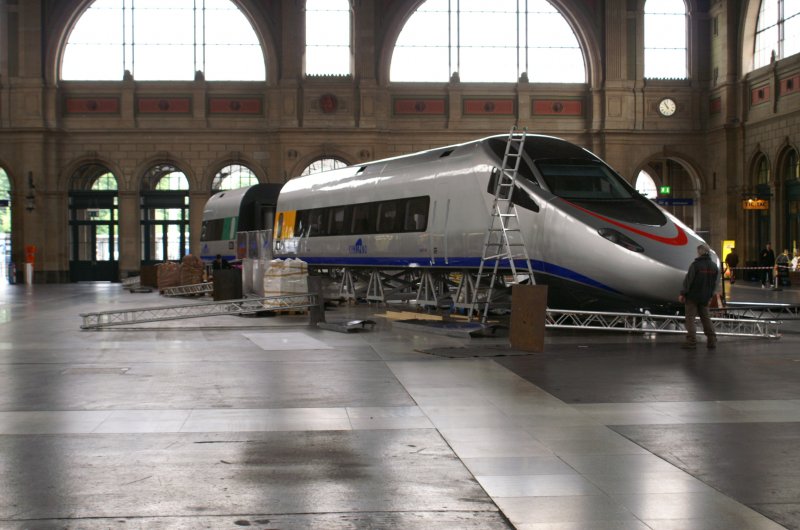 CIS ETR610 Holzmodell im HB Zrich am 01.06.2006. 
Erbauer: Alstom 2007 25KV/50hz oder 3KV DC / 1435 mm/ 5500KW / 387t / 200 KMH