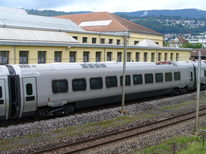 Cisalpino –  Erster von fnf Zwischenwagen ohne Wagen Nummer ?? des ETR 610 001 Abgestellt hinter dem SBB Depot in Biel / Bienne am 10.07.2007