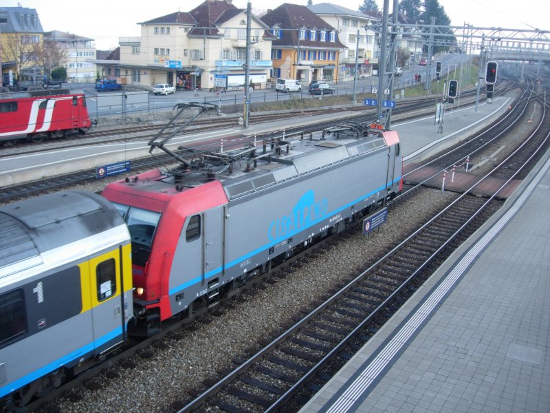 Cisalpino Basel SBB- Milano Centrale mit Re 484 durchfhrt am 16.10.07 den Bahnhof Spiez in Richtung Brig.