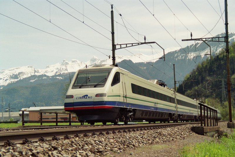 Cisalpino ETR 470 auf dem Weg in den Sden bei Schwyz im Sommer 2005.