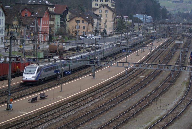 Cisalpino ETR 470 durchfhrt den Bahnhof Erstfeld am 31.03.2009